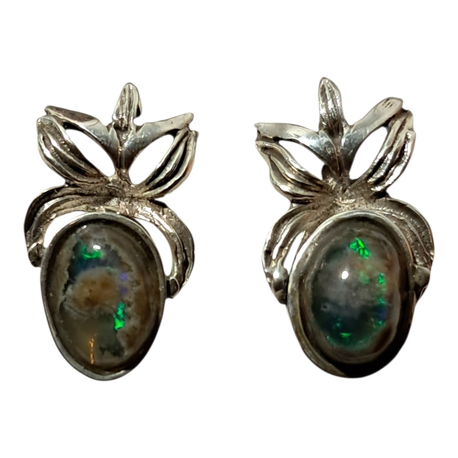 Earrings with genuine opals