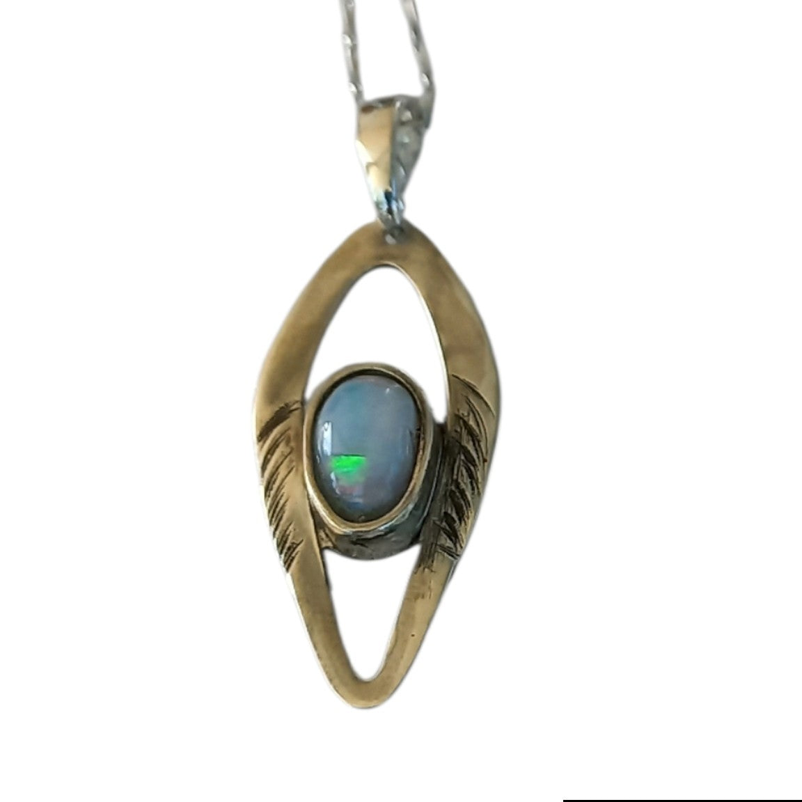 Pendant with genuine black seam opal