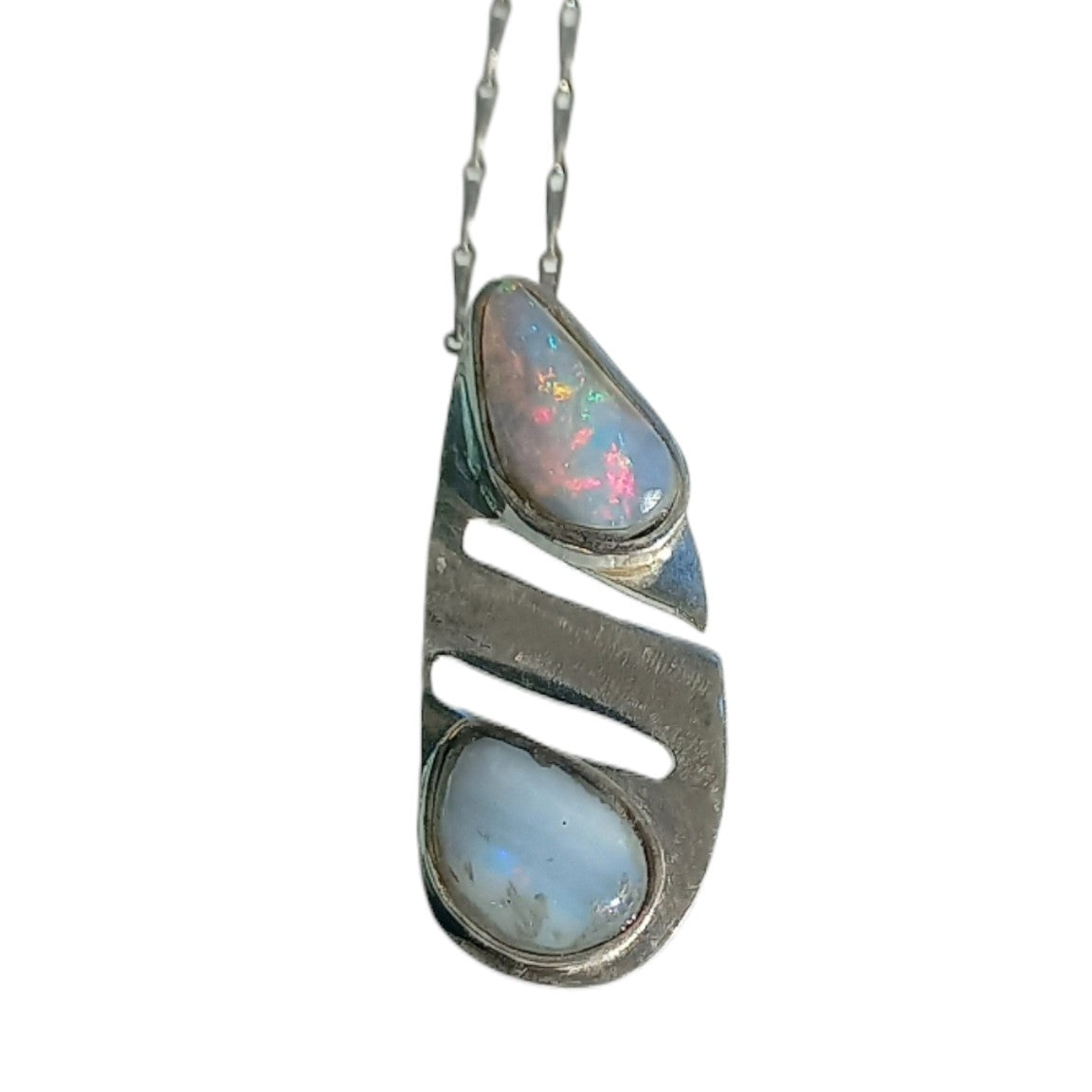Pendant with genuine opals