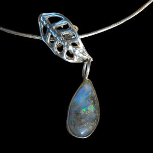 Pendant with genuine opal