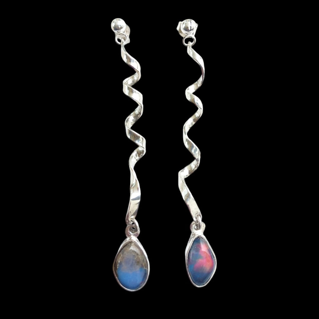 Earrings with genuine cristal opals