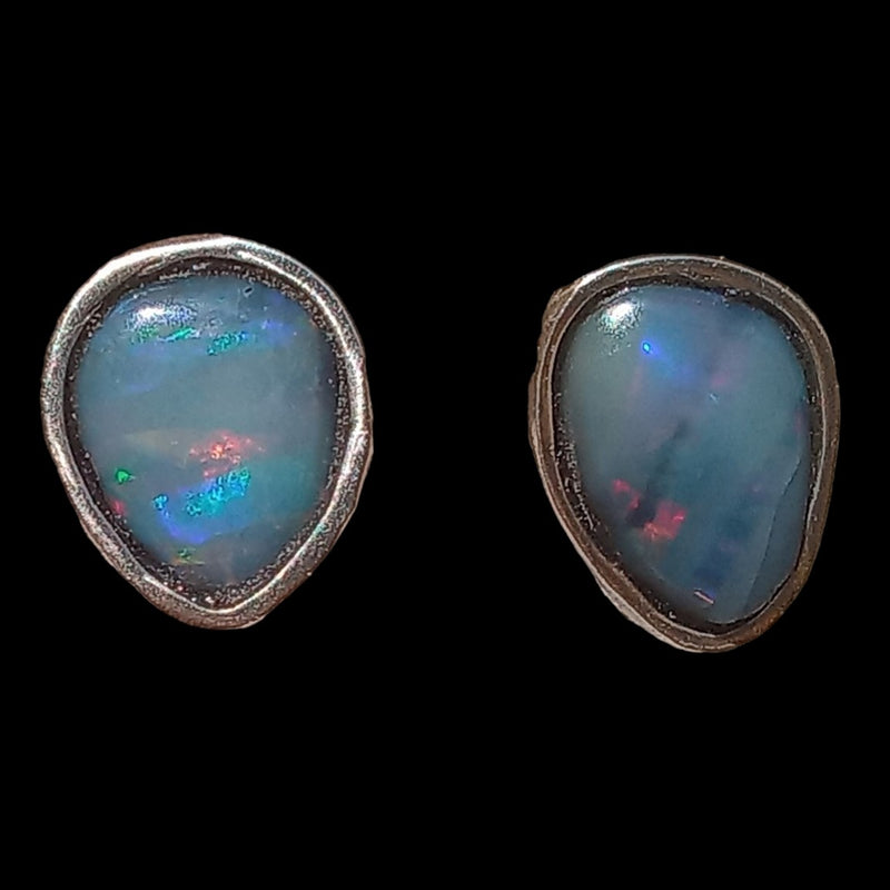 Set of pendant and stud earrings with genuine black opals