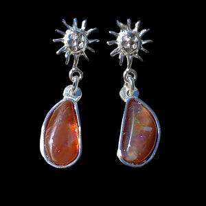 Earrings with genuine cristal opals